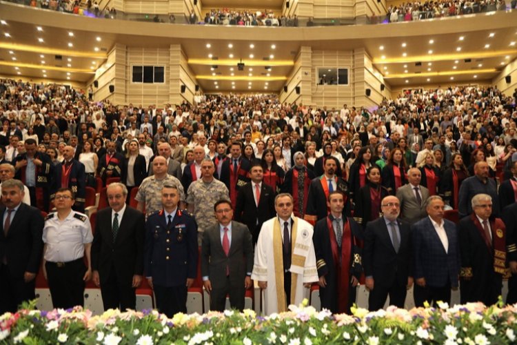 ERÜ Tıp Fakültesi 49'uncu dönem mezunlarını verdi