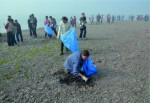 Eşmeli çocuklardan Çevreci Sahil Temizliği