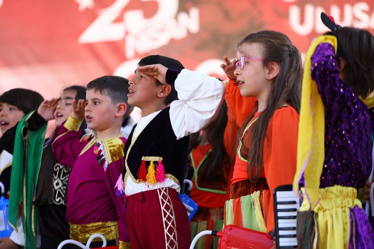 Gazi şehirli çocuklar 23 Nisan'ı masal parkta kutladı 