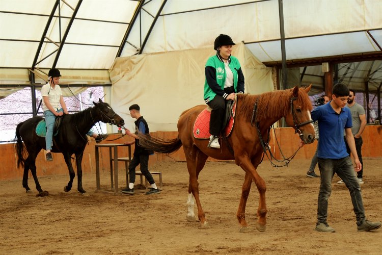 Gaziantep'te afetzede gençlere atla terapi