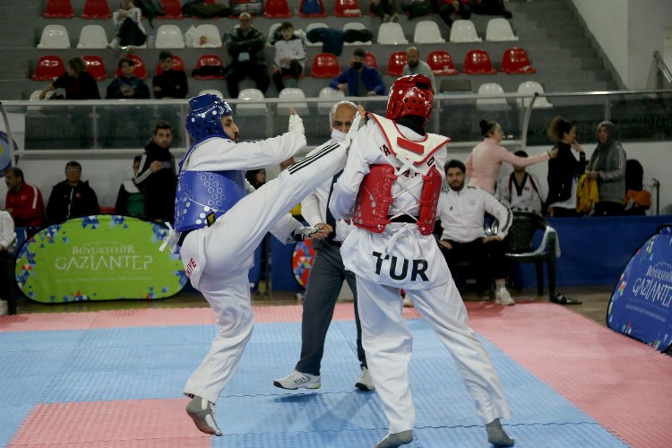 Gaziantep'te İşitme Engelliler Karate ve Tekvando Türkiye Şampiyonası yapıldı 