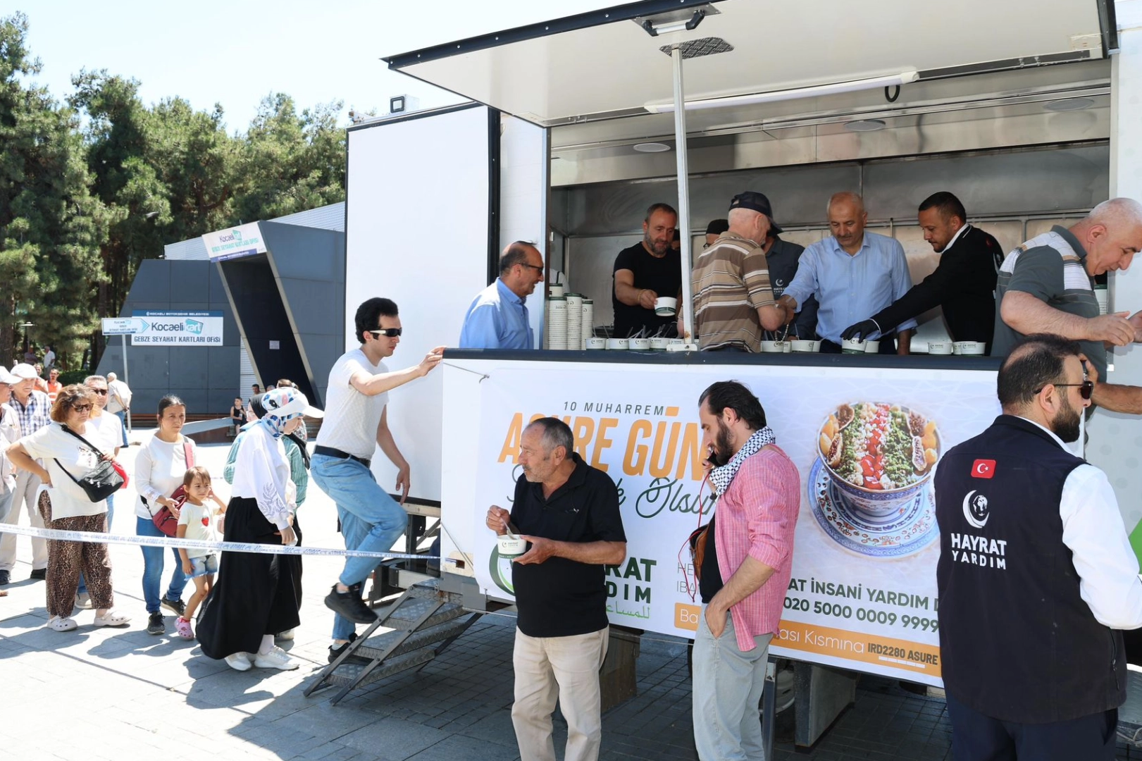 Gebze'de aşure bereketi! Başkan Büyükgöz vatandaşlarla buluştu