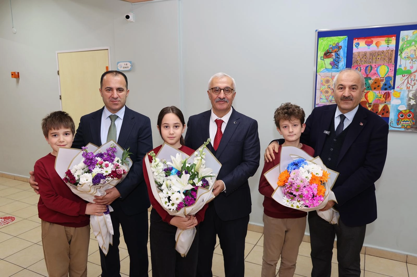 Gebze'de yarıyıl karneleri Sultan Ayhan İlkokulu’nda dağıtıldı