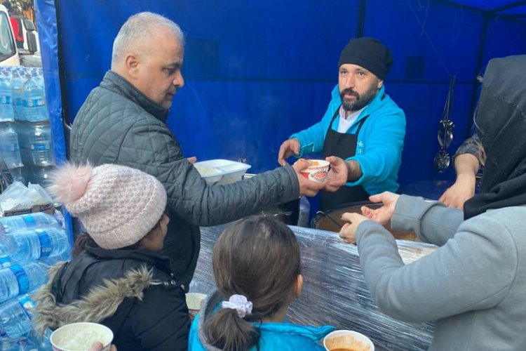 Gebze Defne'de yaraları sarmaya çalışıyor