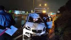 Gebze'de devrilen otomobilin sürücüsü yaralandı