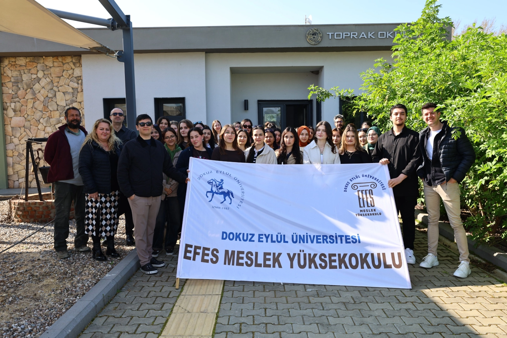 Gençler kariyerleri için Efes Tarlası Yaşam Köyü'nde buluştu