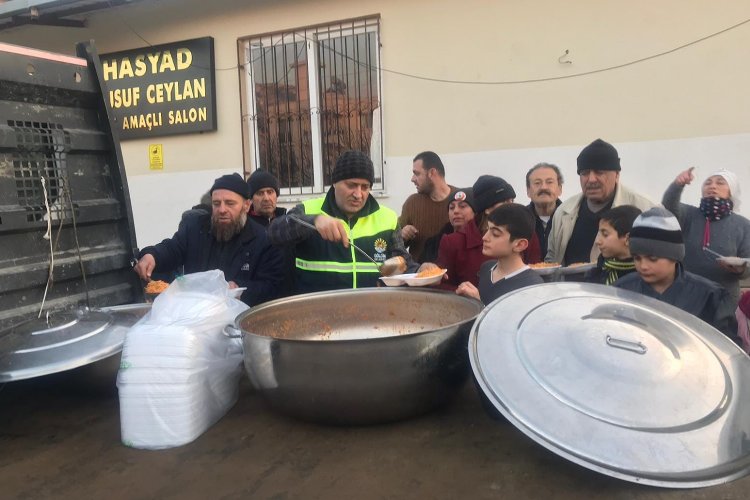 Gölcük'ten deprem bölgelerine 41 tır yardım