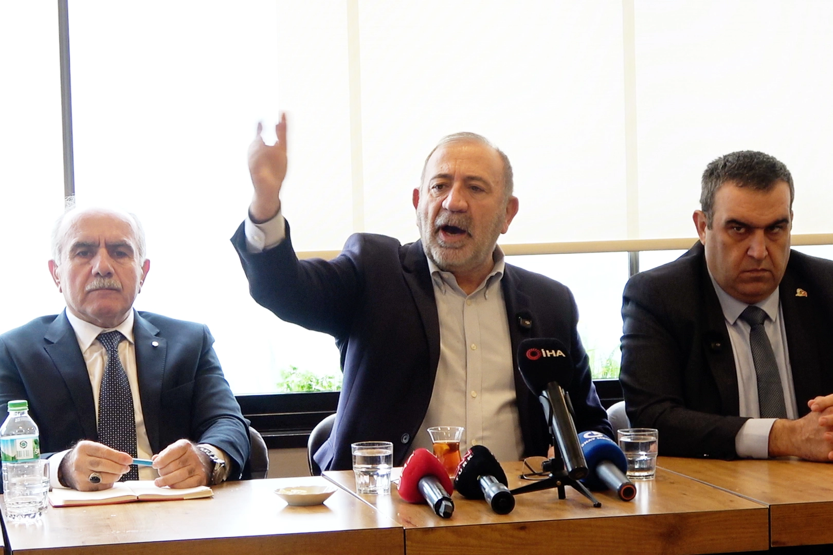 Gürsel Tekin Şile’de partililerle buluştu... 