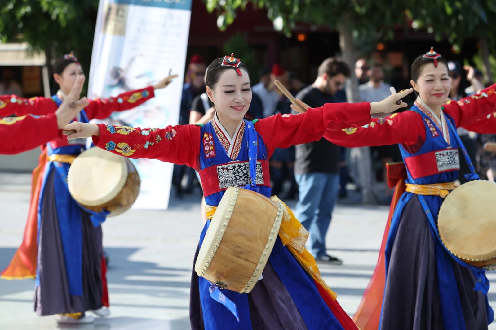 Halk dansları rüzgârı Bursa'nın dört bir yanını sardı