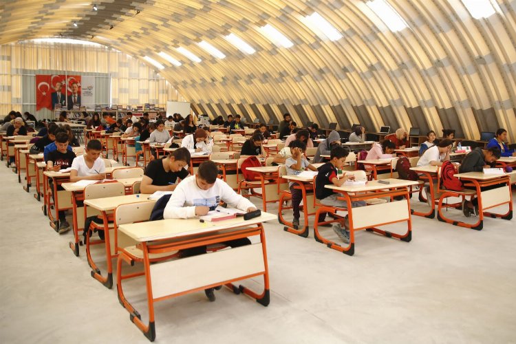 Hatay Büyükşehir'den afetzede öğrencilere eğitim seferberliği