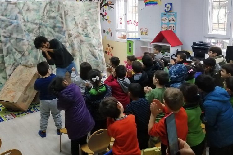 Hataylı minikler 'Karınca Kararınca' öğrenerek eğleniyor