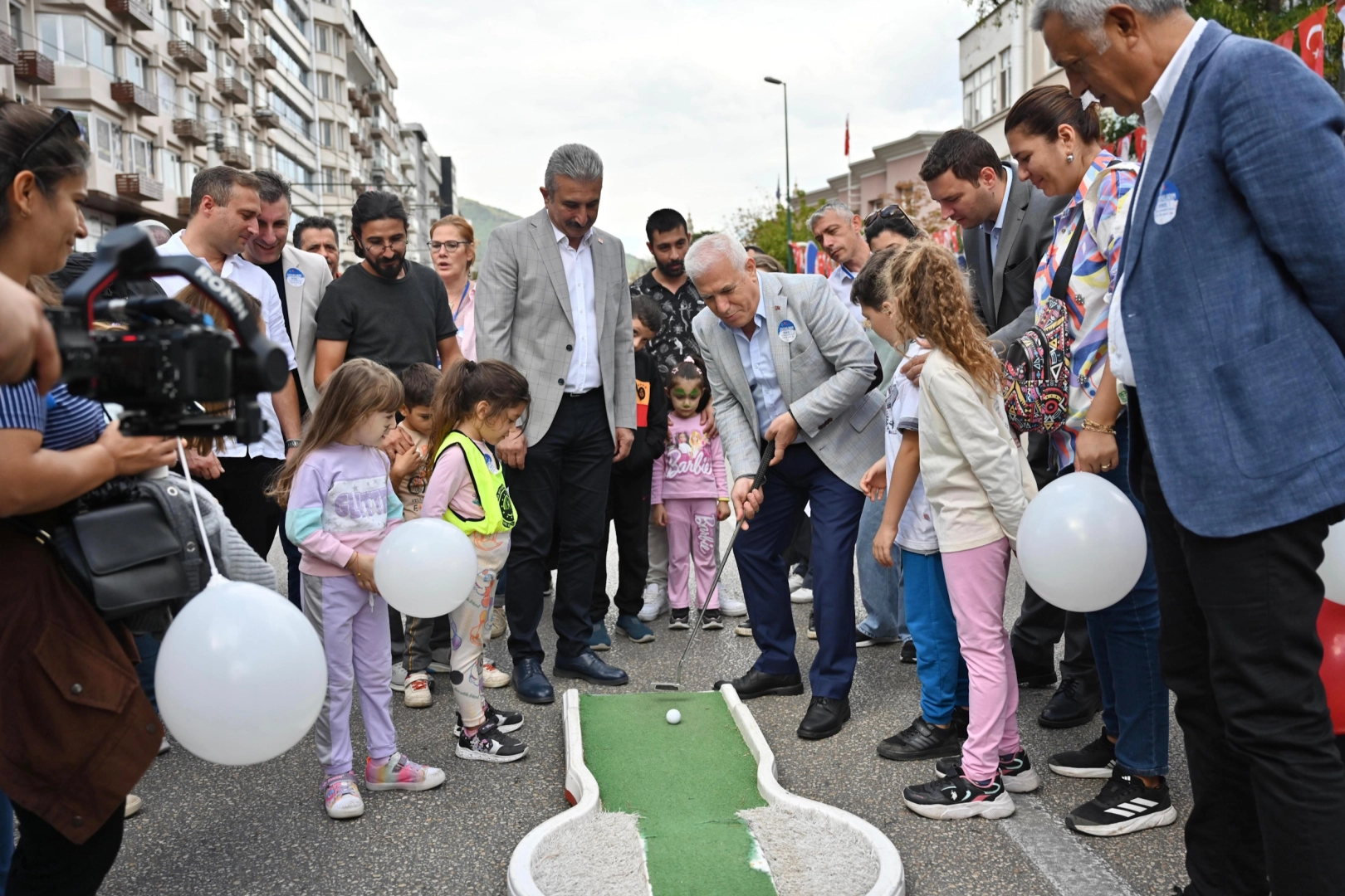 Haydi çocuklar, Heykel'de buluşuyoruz