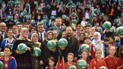 Hidayet Türkoğlu basketbol topu dağıttı