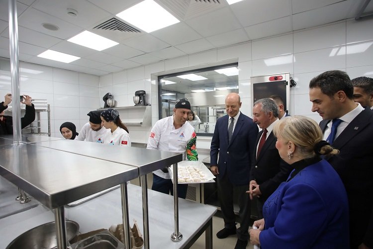 IC İbrahim Çeçen Vakfı'ndan gastronomi eğitimine yatırım