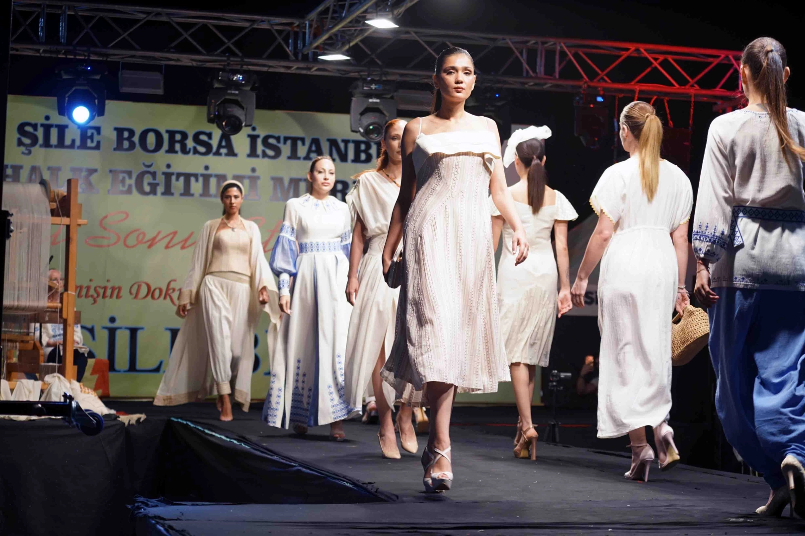 Şile Bezi podyuma çıktı... Gelenekten geleceğe moda şöleni