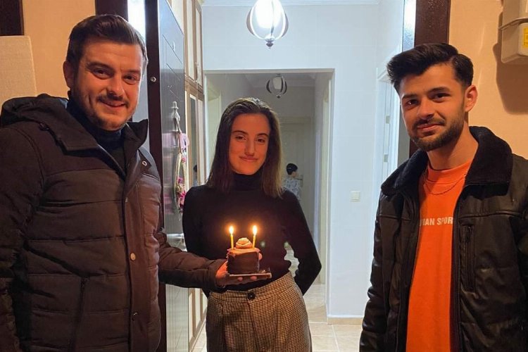 İlk kez oy kullanacak gençlere Bursa Yenişehir'de süpriz kutlama