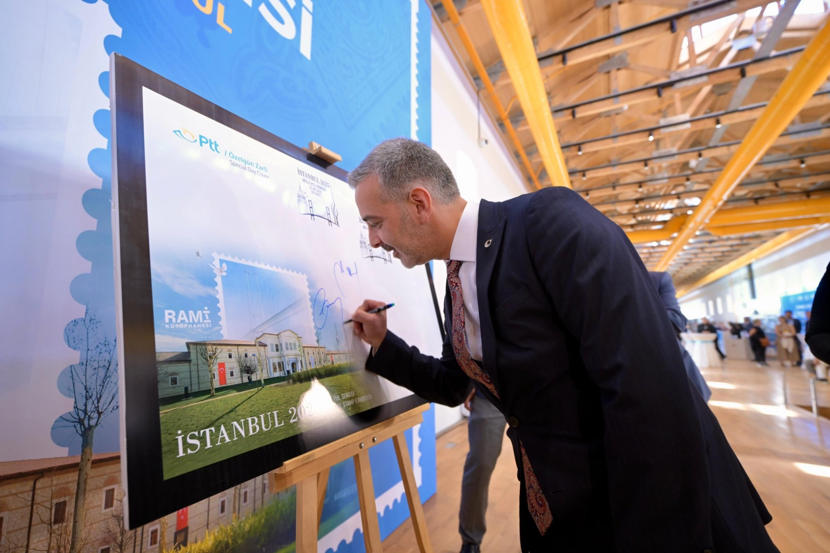 İstanbul'da Milli Pul Sergisi ziyarete açıldı