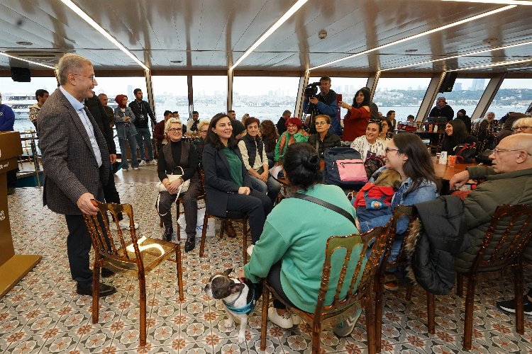 İstanbul Üsküdar'da minik dostlara Boğaz turu