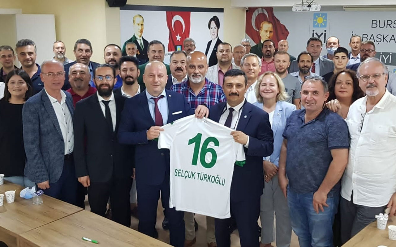 İYİ Parti’den Bursaspor’a kombine desteği