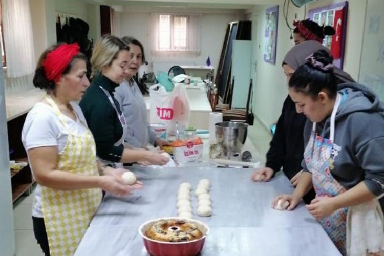 İZMEK'te aşçılık ve pastacılık kursuna yoğun ilgi
