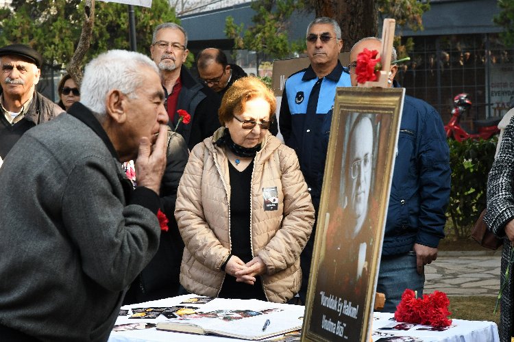 İzmir Karabağlar Mumcu'yu unutmadı