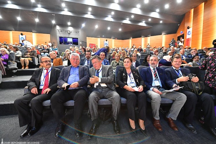 İzmir Kent Konseyi'nin yeni başkanı Nilay Kökkılınç