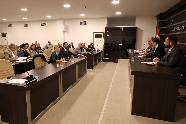 İzmir Narlıdere'de belediye ve spor kulübü gençler için güç birliği yapacak