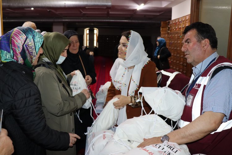 İzmit Belediyesi'nden hacı adaylarına hediyeli uğurlama