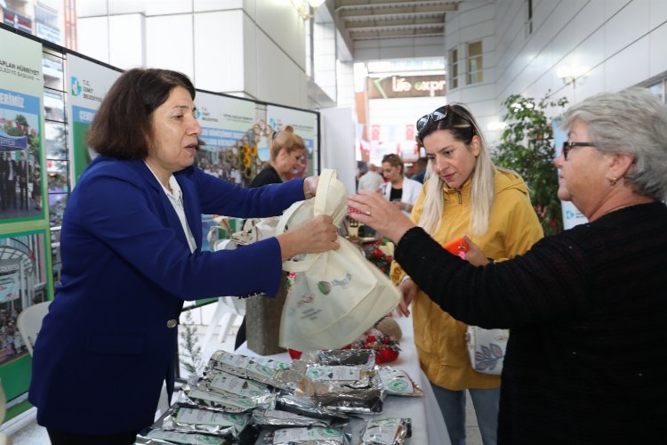 İzmit Belediyesi'nin proje stantlarına yoğun ilgi