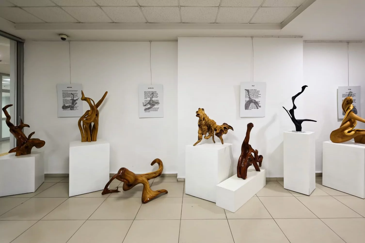 Karabağlar’da çevre dostu heykel sergisi açıldı