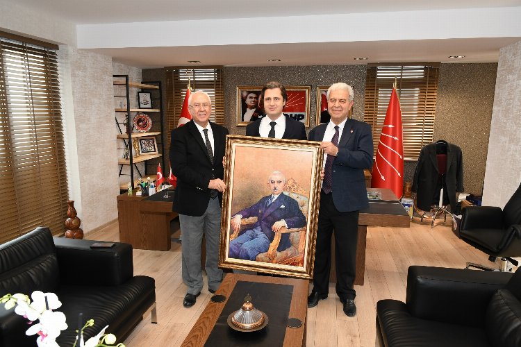 Karabağlar'dan CHP İzmir İl Başkanlığı'na 'hayırlı olsun' ziyareti