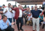 Karacan işçilerle göbek attı