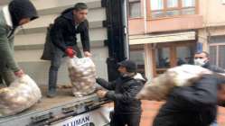 Karamürsel'de ihtiyaç sahiplerine patates dağıtıldı