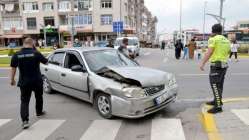 Karamürsel'de iki otomobil çarpıştı: 2 yaralı
