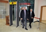 Karaosmanoğlu, Körfez Belediye Yeni Binasını gezdi