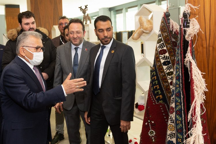 KAYMEK Sergisi'ne hayran kalan BAE Büyükelçisi'nden sanata ve sanatçıya destek 
