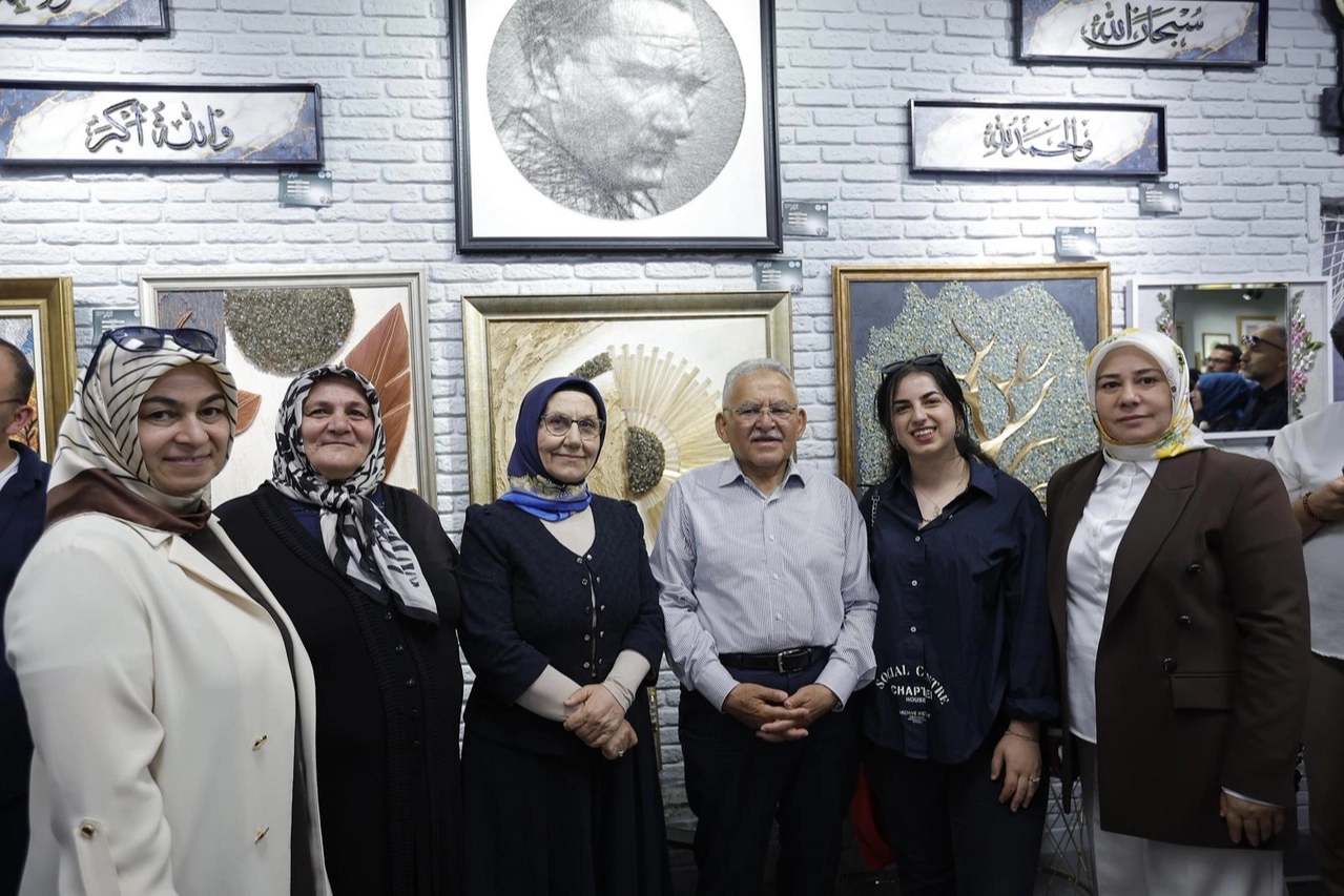 KAYMEK'ten bin 200 eserlik yıl sonu sergisi