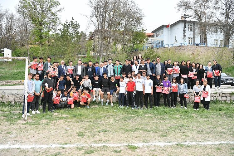 Kayseri Büyükşehir'den öğrencilere müjdeler