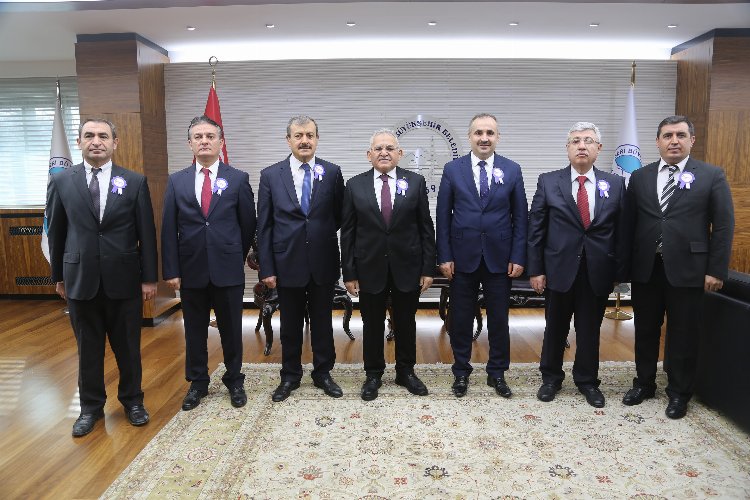 Kayseri'de Başkan Büyükkılıç'a 'Vergi Haftası' ziyareti 