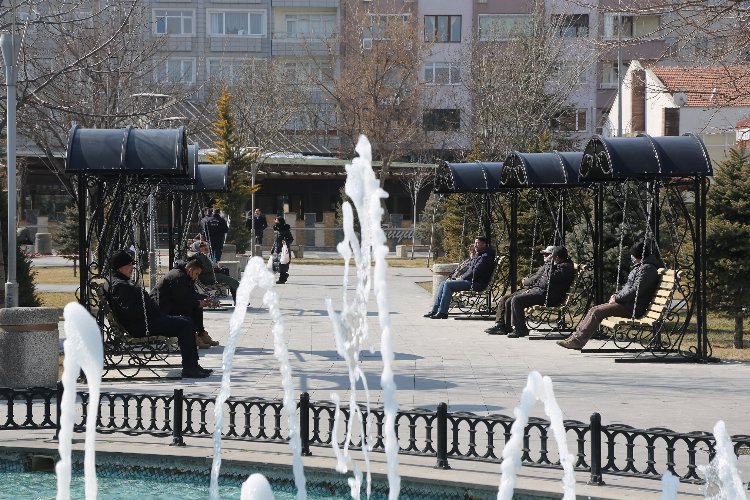 Kayseri'de 'sallanan bank' keyfi 