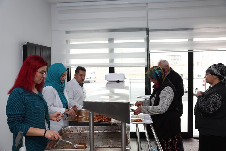 Kayseri depremzedelere kapılarını açtı