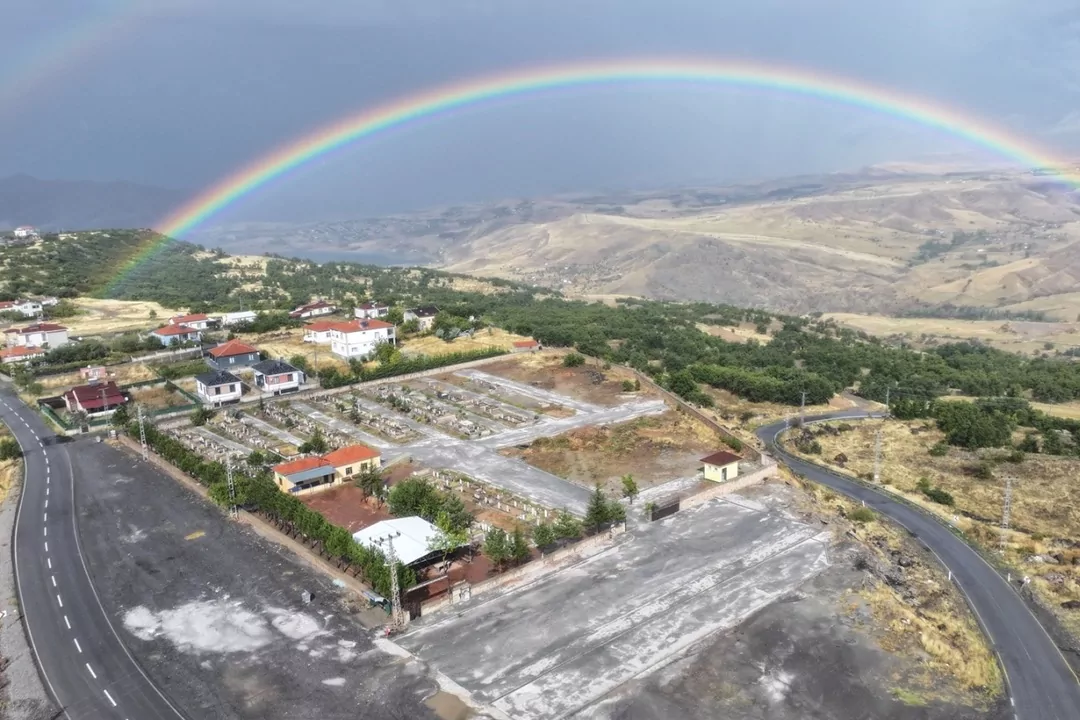 Kayseri Kocasinan'da kırsaldaki mezarlıklar baştan sona yenileniyor