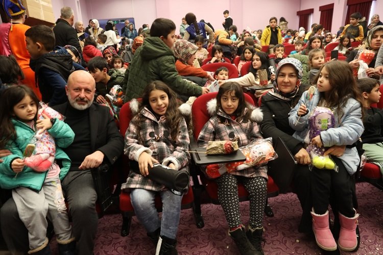Kayseri Kocasinan'dan depremzedelere ziyaret