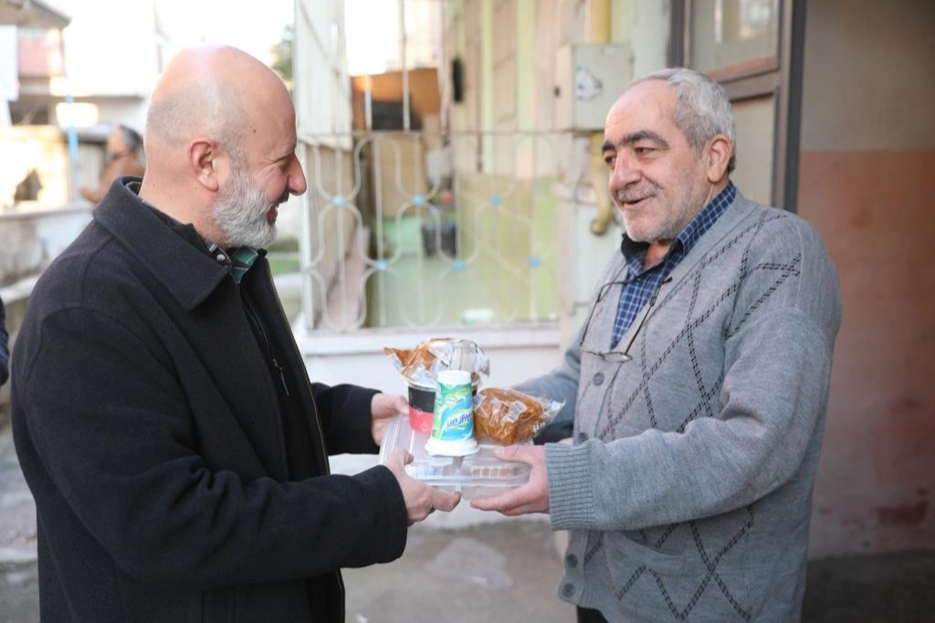 Kayseri Kocasinan'dan evlere sıcak yemek servisi