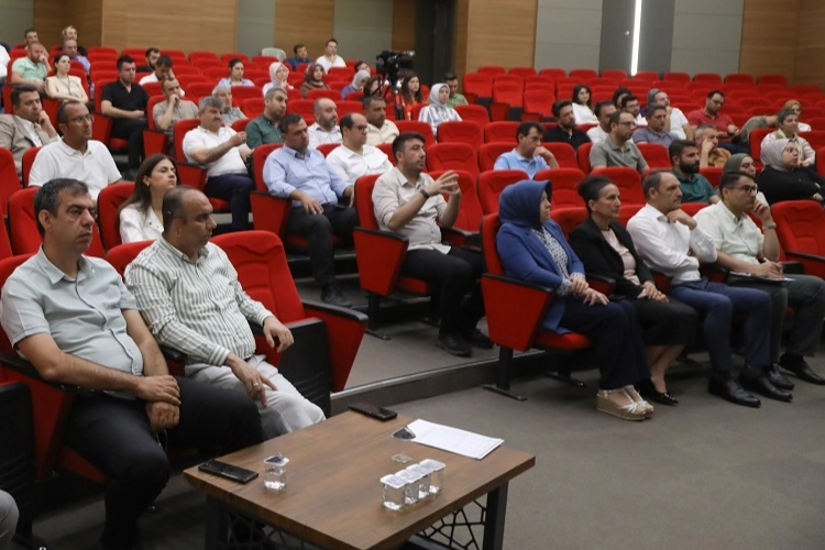 Kayseri Melikgazi personeline protokol eğitimi