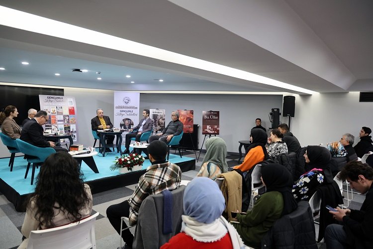 Kayseri Talas'ta kitap sohbetleri tam gaz