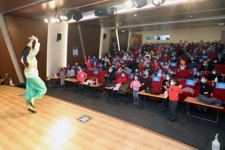 Kayseri Talas'ta çocuklara tiyatro hediyesi 