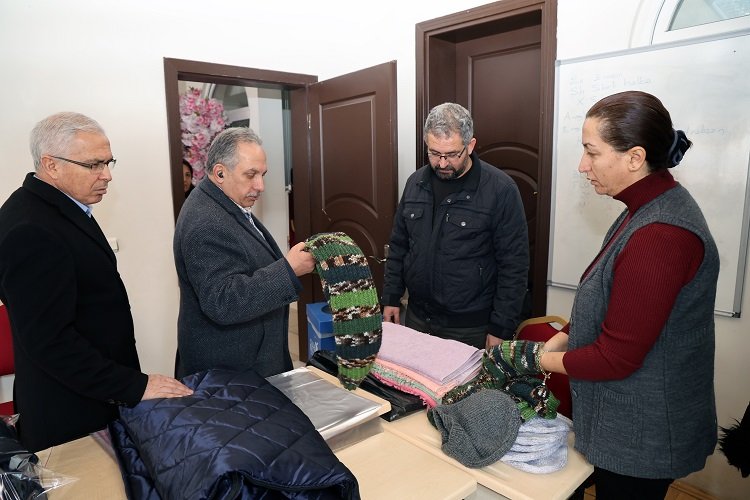 Kayseri Talas'tan depremzedelere uyku tulumu