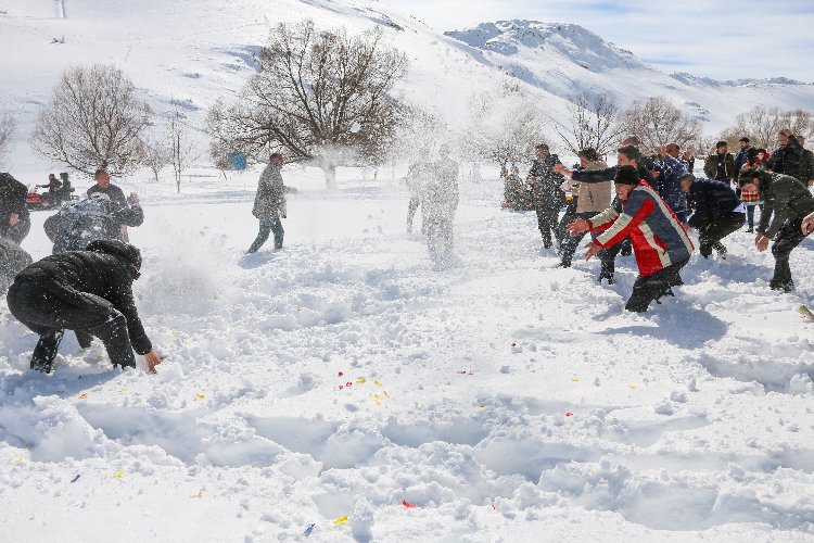 Kayseri Yahyalı Belediyesi personeli Kar Festivalinde buluştu 