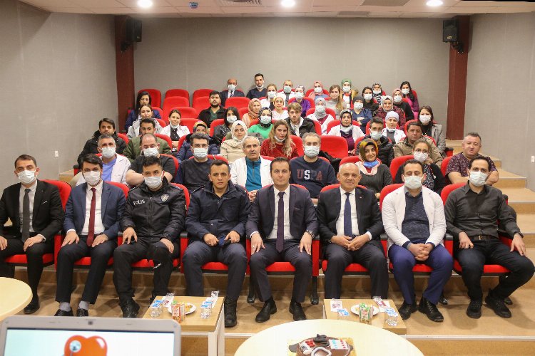 Kayseri Yahyalı'da sağlık çalışanlarının Tıp Bayramı kutlandı 